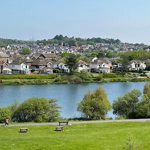 Modern 1 Bed Next To And Golf Course Llanelli