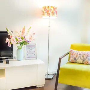 hohome-river-walk-suite-canary-wharf.brighton-hotels-england.com/